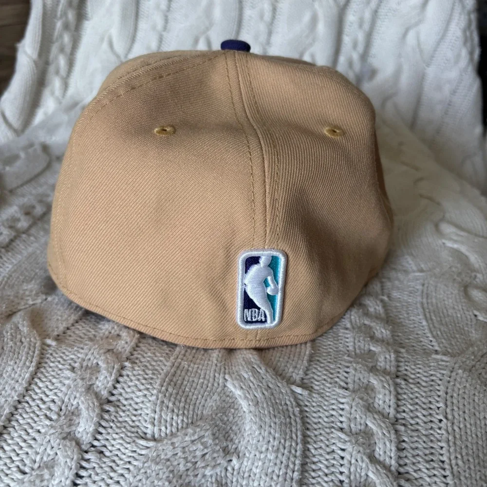 New Era Charlotte Hornets Hat Mens 7 1/8 Tan Purple 59FIFTY Fitted Cap Excellent
